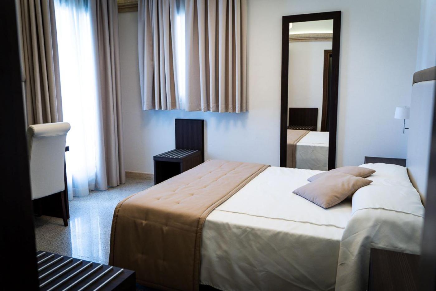 Bhb Hotel Мандурия Экстерьер фото