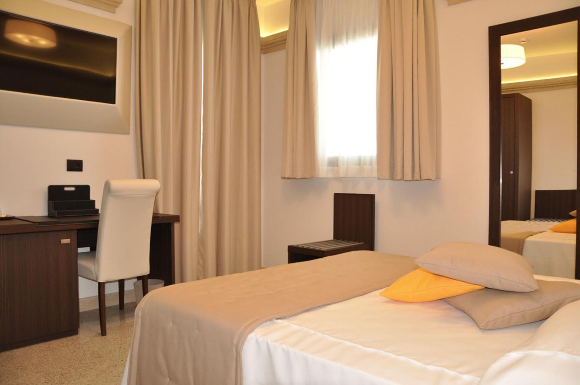 Bhb Hotel Мандурия Экстерьер фото