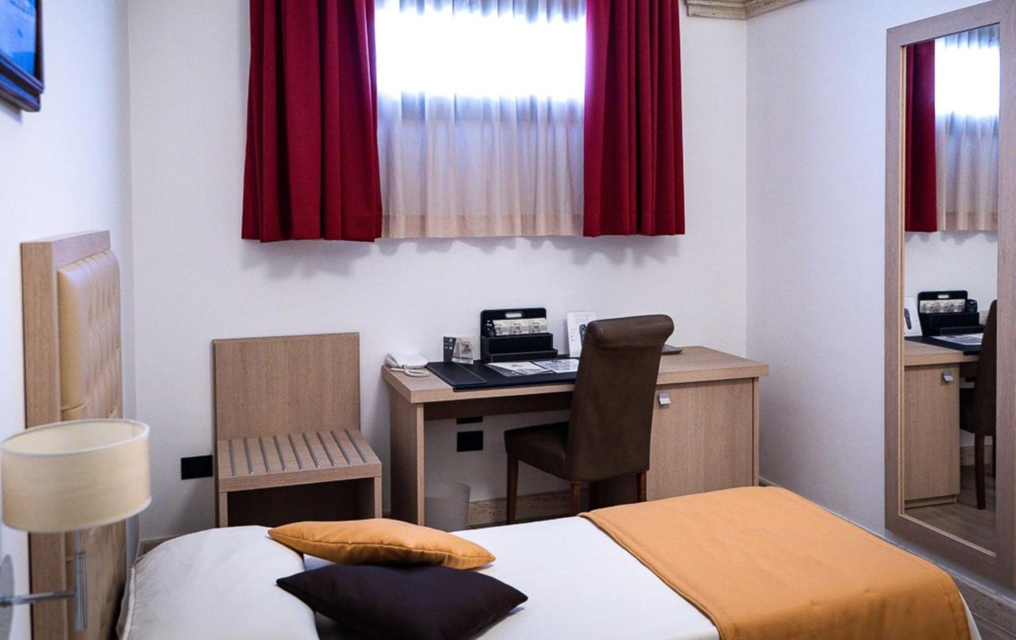 Bhb Hotel Мандурия Экстерьер фото