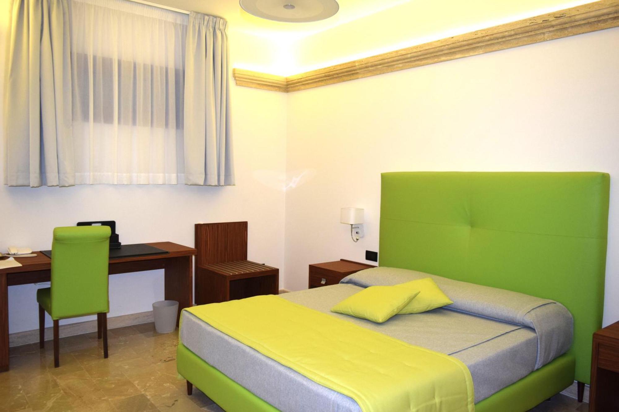 Bhb Hotel Мандурия Экстерьер фото