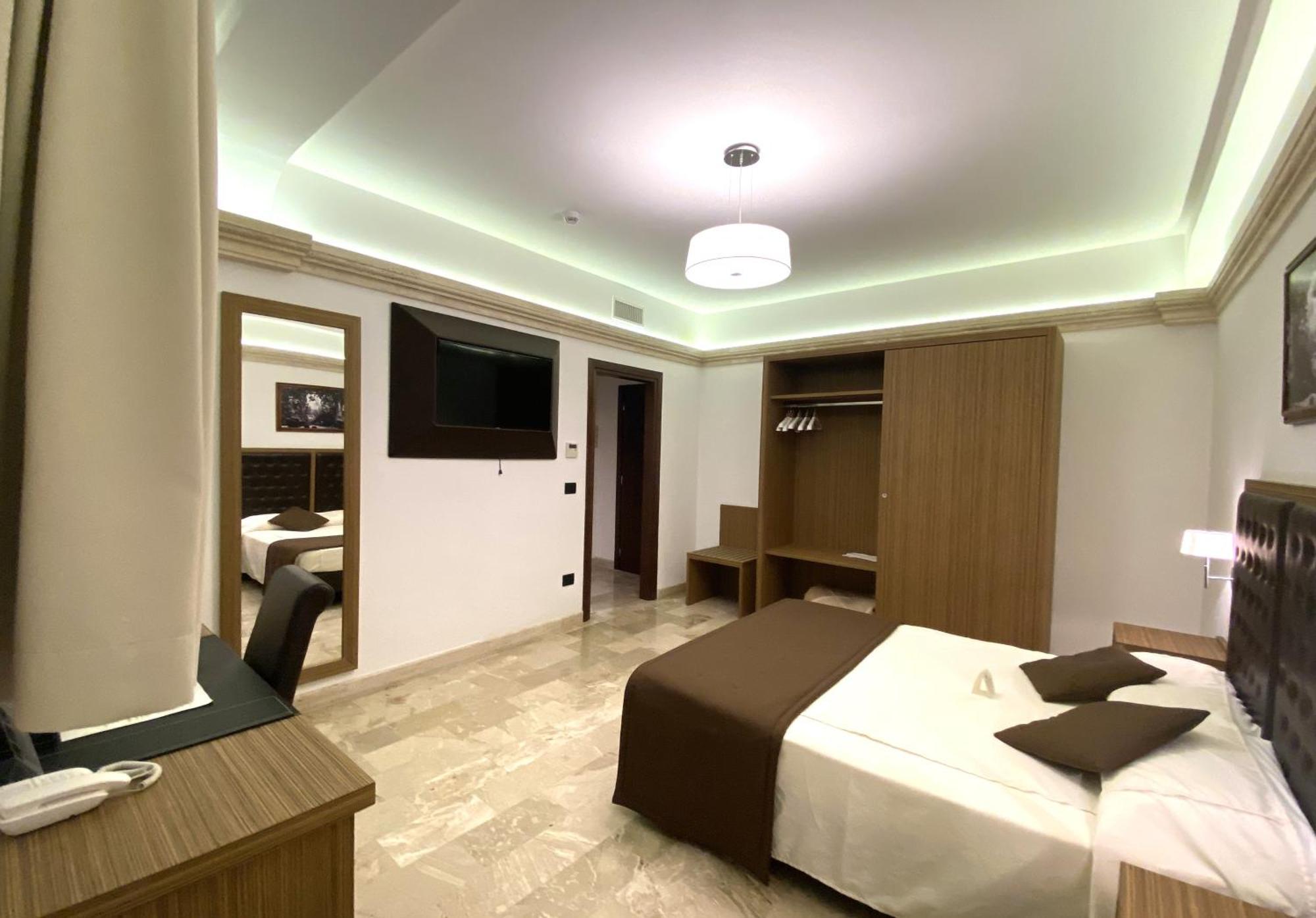 Bhb Hotel Мандурия Экстерьер фото