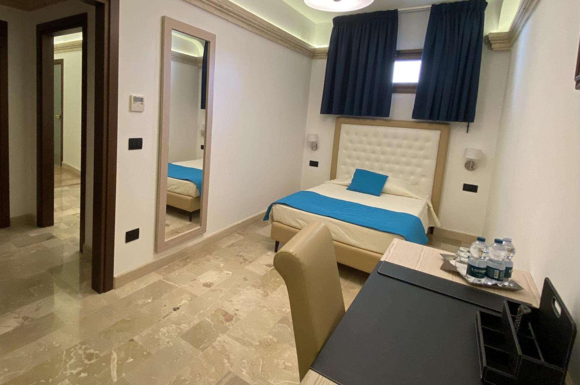 Bhb Hotel Мандурия Экстерьер фото
