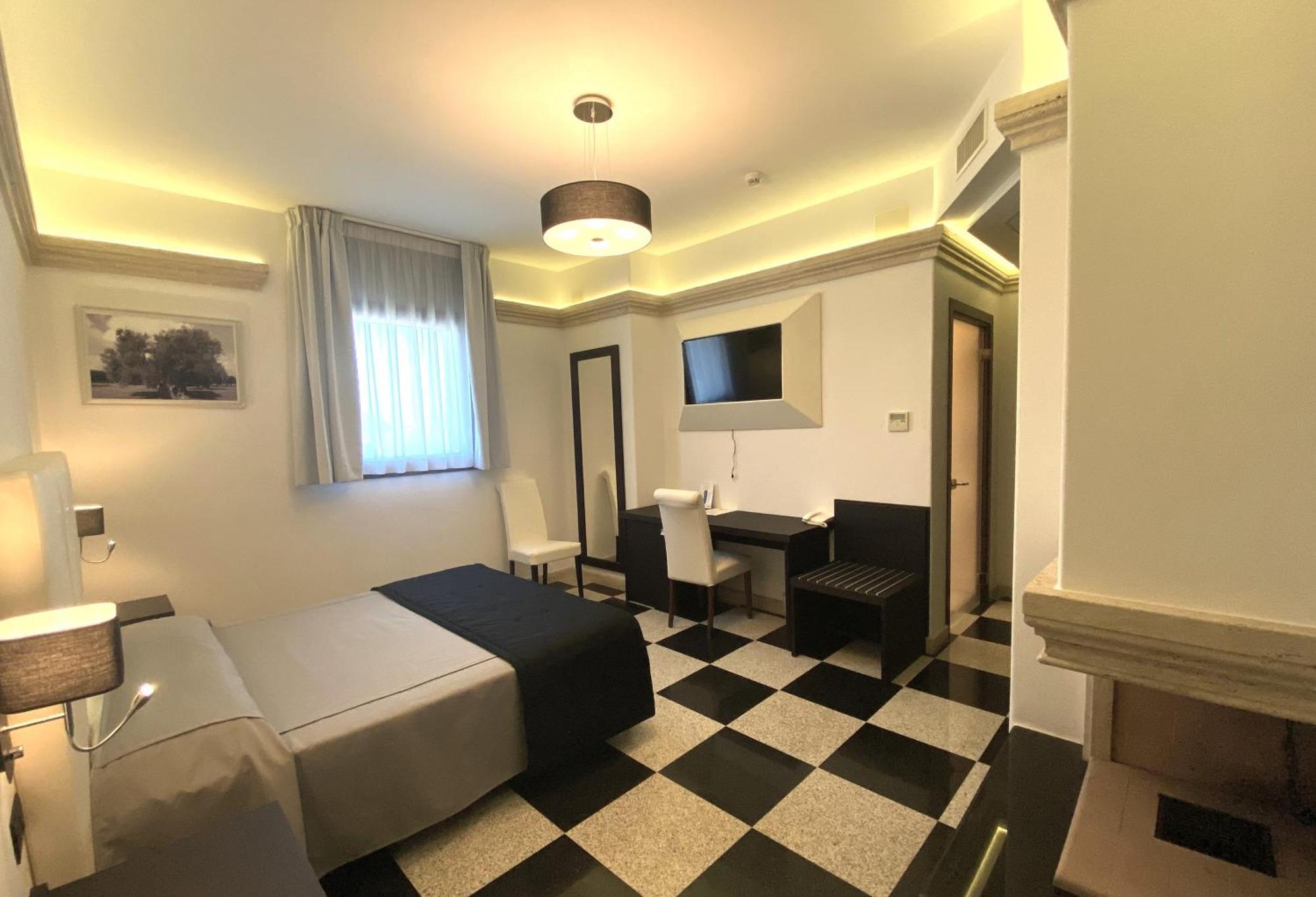 Bhb Hotel Мандурия Экстерьер фото