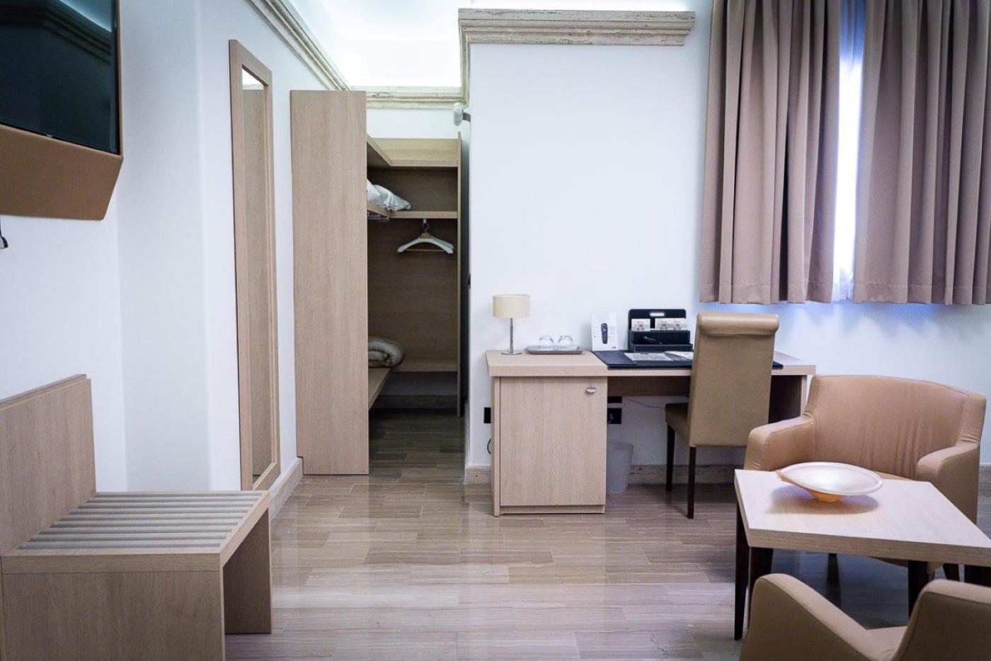 Bhb Hotel Мандурия Экстерьер фото