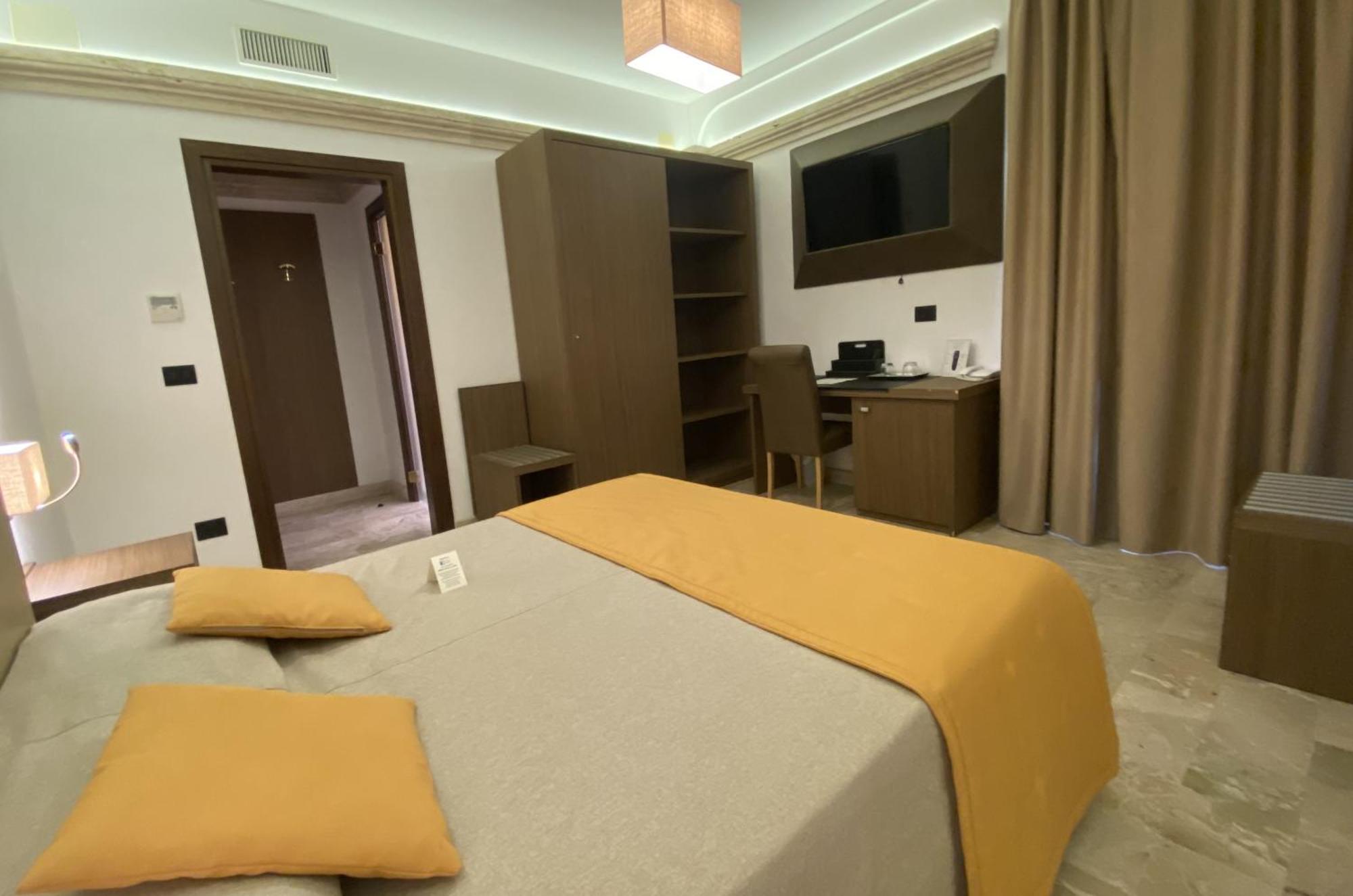 Bhb Hotel Мандурия Номер фото
