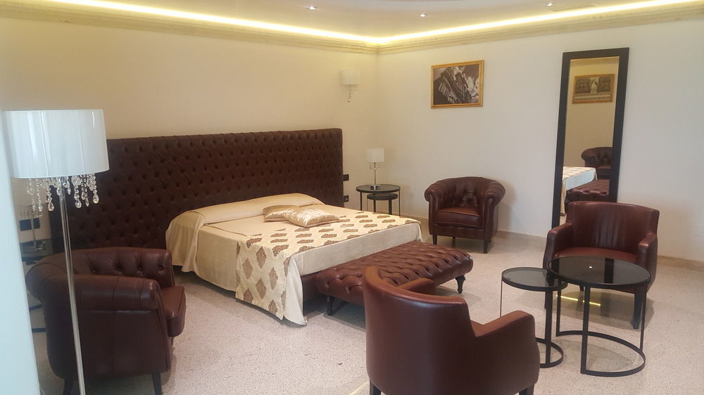 Bhb Hotel Мандурия Экстерьер фото