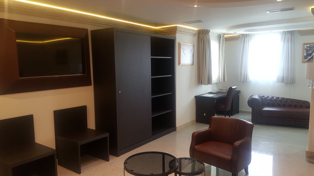 Bhb Hotel Мандурия Экстерьер фото